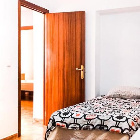 Room In Malaga Center, Homestay "Window To Road" - Habitacion En Apartamento, Ventana A La Careterra! Exterior foto