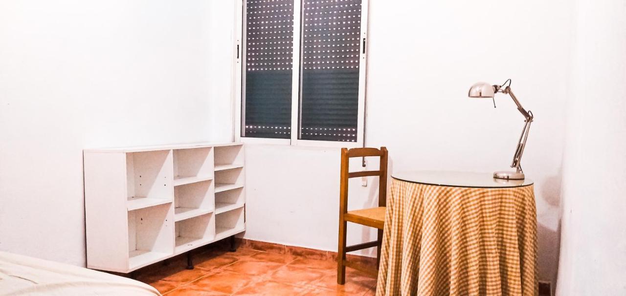 Room In Malaga Center, Homestay "Window To Road" - Habitacion En Apartamento, Ventana A La Careterra! Exterior foto